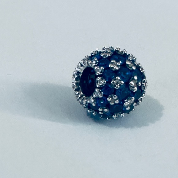 NEW Authentic Pandora Sparking Blue Pave Round Charm / Pandora Bracelet - Picture 11 of 11